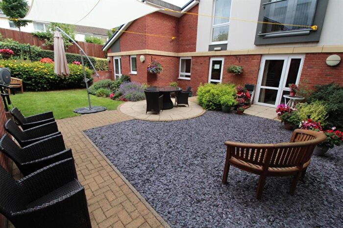 1 Bedroom Flat For Sale In Elliott Court, High Street North, Dunstable, LU6