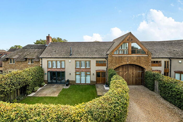 3 Bedroom Barn Conversion For Sale In Martinsley Lodge, Uppingham Road, Preston, LE15
