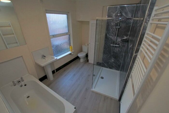 2 Bedroom Flat To Rent In **Truly Large** Flat At Smithy Fold, Glossop, SK13