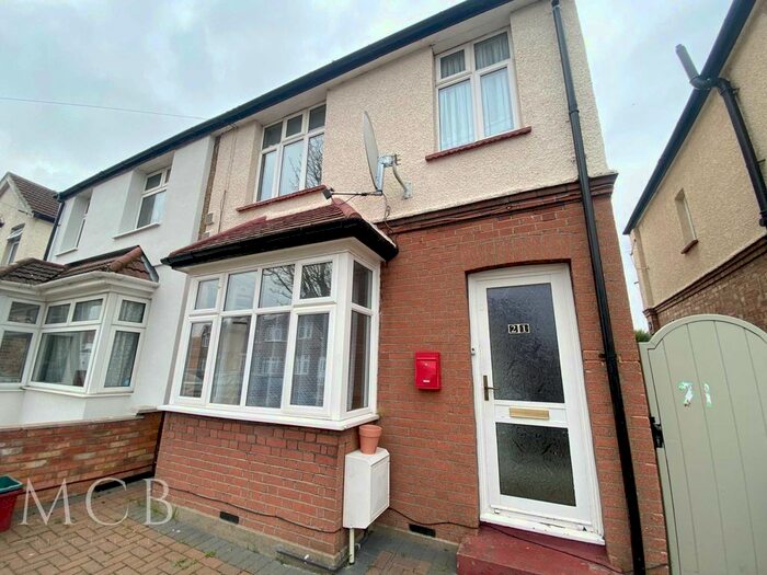 2 Bedroom Flat To Rent In Galdstone Avenue, Feltham, TW14