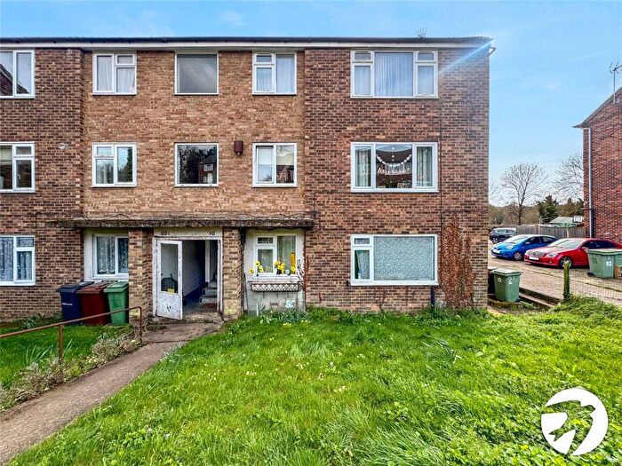 2 Bedroom Maisonette For Sale In Roseholme, Maidstone, Kent, ME16