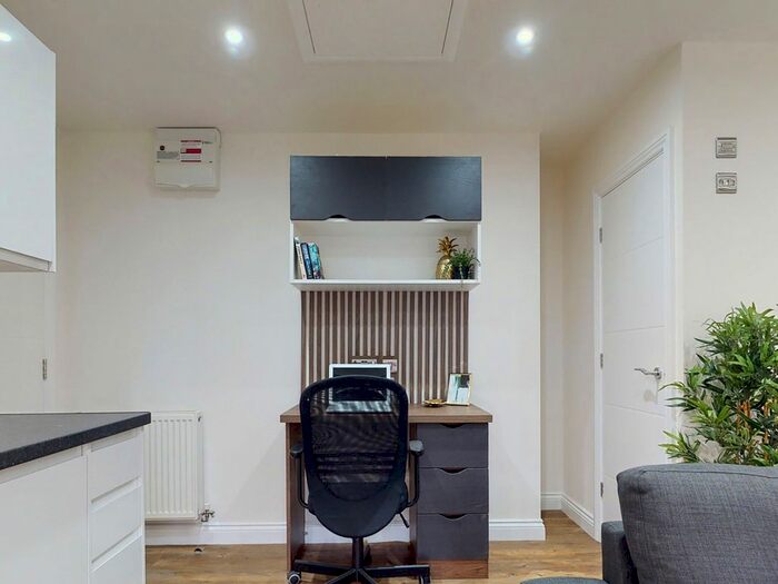 Studio To Rent In Flat, Hyde Terrace #, LS2