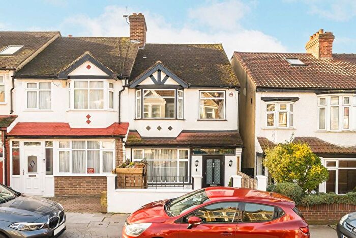 3 Bedroom Semi Detached House For Sale In Beauchamp Road, London, SE19