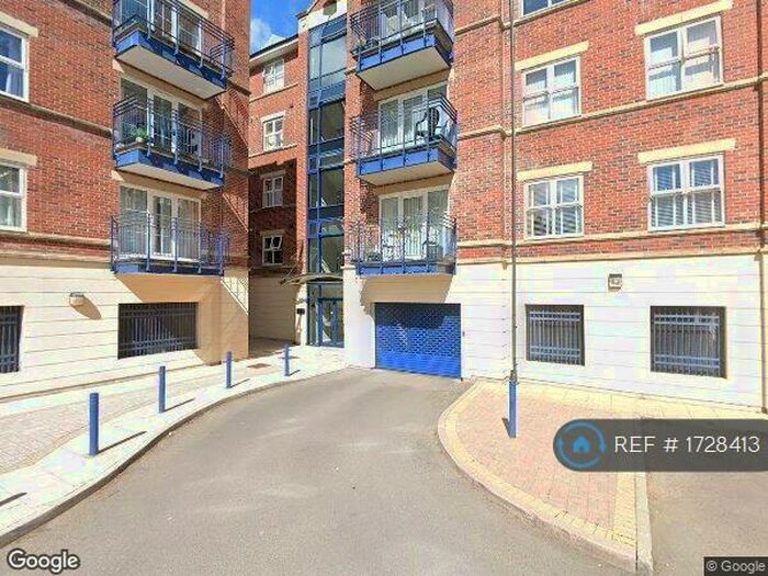 3 Bedroom Flat To Rent In Carisbrooke Road, Leeds, LS16