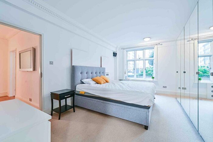 3 Bedroom Flat To Rent In South Audley Street, Mayfair, London, W1K