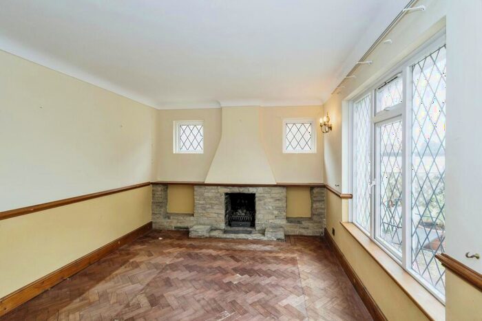 4 Bedroom Detached House For Sale In Lovedean Lane, Lovedean, Cowplain, Hampshire, PO8