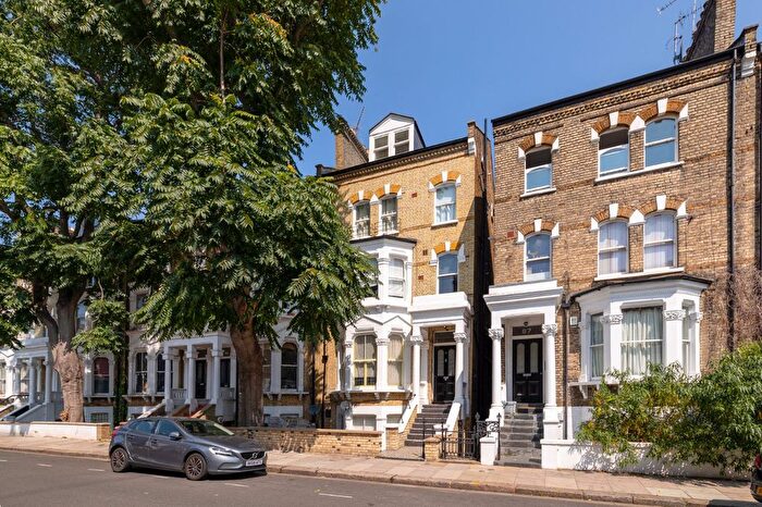 2 Bedroom Flat For Sale In Edith Road, Barons Court, W14