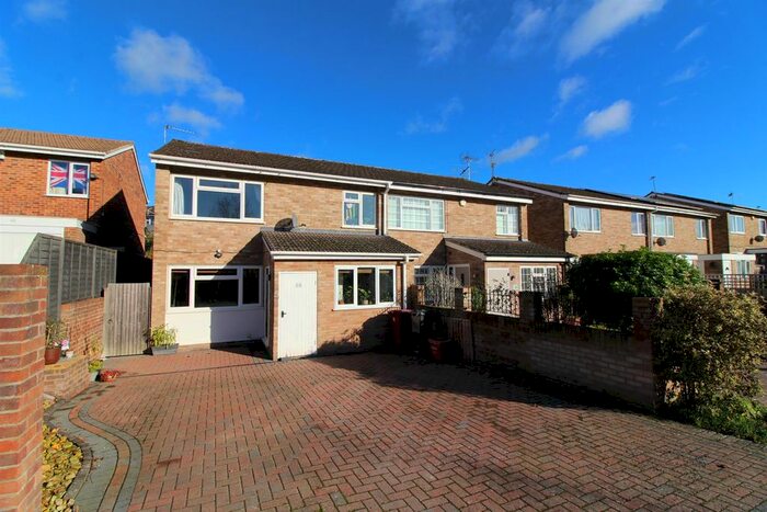 3 Bedroom Semi-Detached House To Rent In Kingsway, Caversham, Reading, RG4