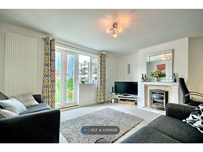 3 Bedroom Flat To Rent In Micawber Court, London, N1