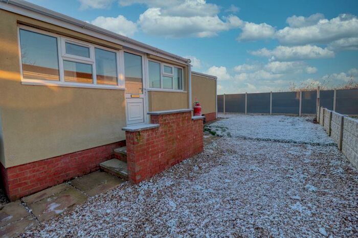 2 Bedroom Detached Bungalow For Sale In Beech Avenue, Scunthorpe, DN15