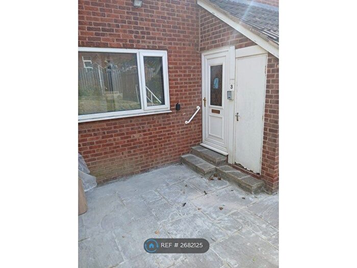 1 Bedroom Flat To Rent In Longfellow Grove, Wakefield, WF3