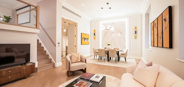 3 Bedroom Flat To Rent In Palace Gate, London, W8