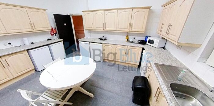 8 Bedroom House To Rent In Consort Terrace, Leeds, LS3