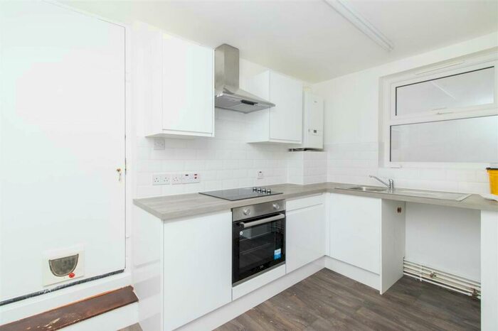 2 Bedroom Flat To Rent In Basement Flat, Dalby Square Margate, CT9