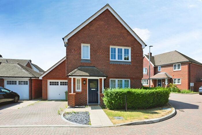 3 Bedroom Detached House For Sale In Willow Brook Lane, Goffs Oak, Waltham Cross, EN7