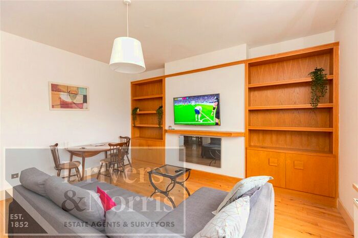 2 Bedroom Detached House To Rent In Lichfield Grove, Finchley, London, N3