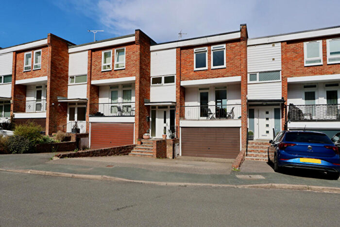 3 Bedroom Terraced House For Sale In Elmtree Green, , Great Missenden, HP16