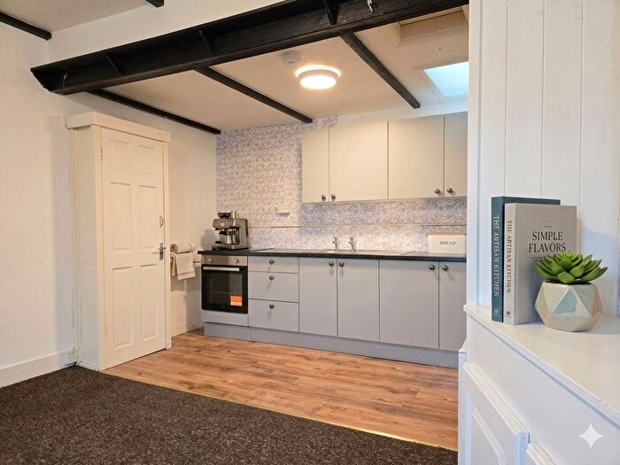 2 Bedroom Flat To Rent In Bagillt Street, Holywell, CH8