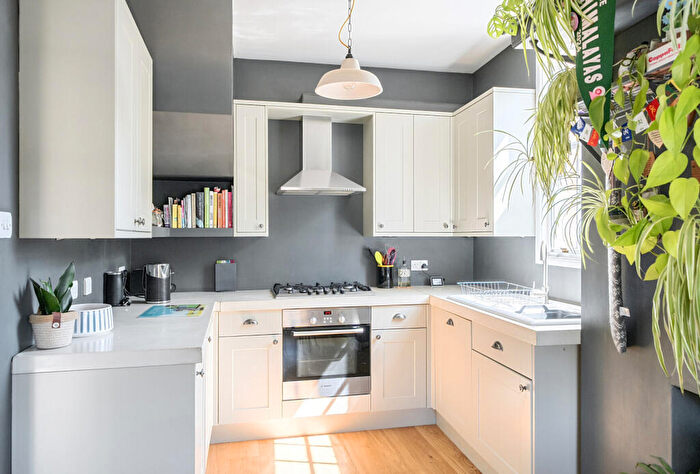 2 Bedroom Apartment For Sale In High Street, Batheaston, Bath, BA1
