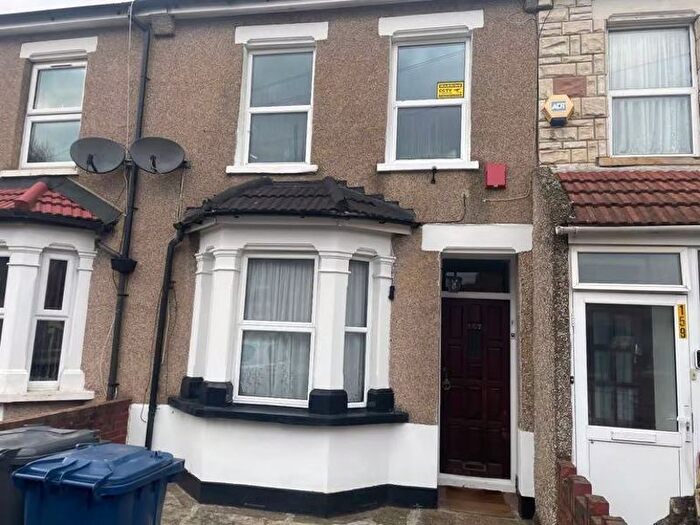 5 Bedroom Property To Rent In Queens Road, Southall, UB2