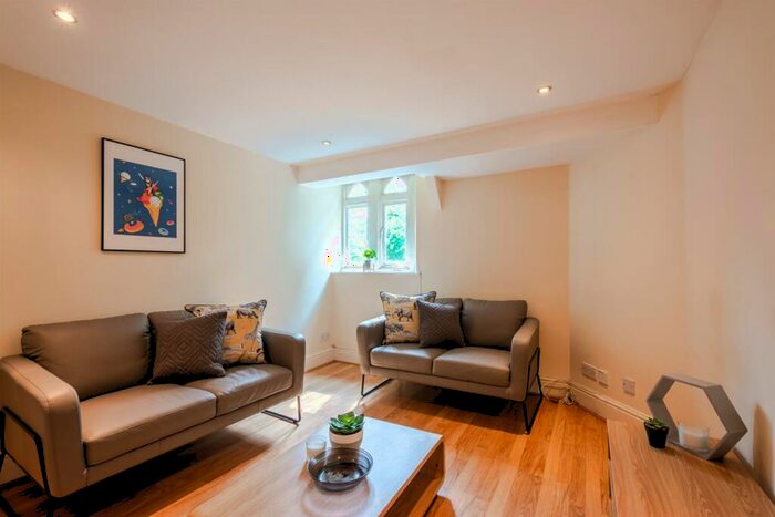 1 Bedroom Flat To Rent In Hyde Terrace, Leeds, LS2