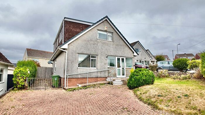 4 Bedroom Detached Bungalow For Sale In Hawthorn Drive, Pontllanfraith, NP12