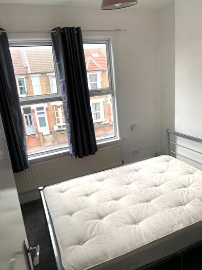 2 Bedroom Flat To Rent In Forest Road, Walthamstow, E17