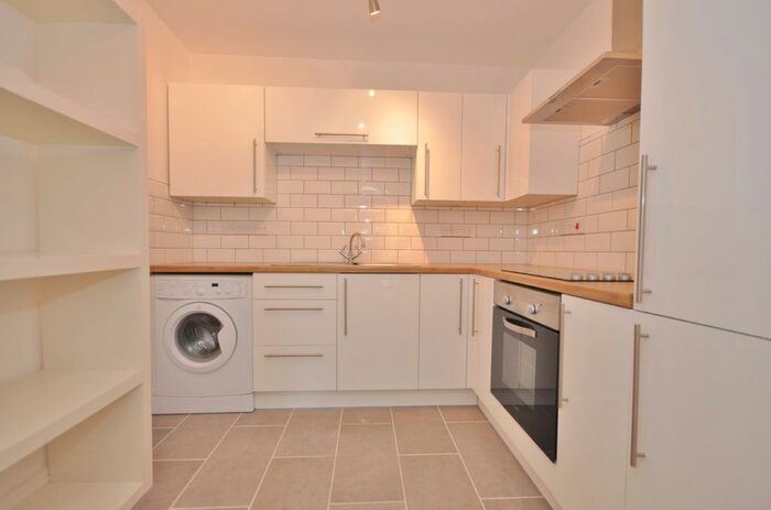 1 Bedroom Flat To Rent In Fox Road, West Bridgford, Nottingham, Nottinghamshire, NG2