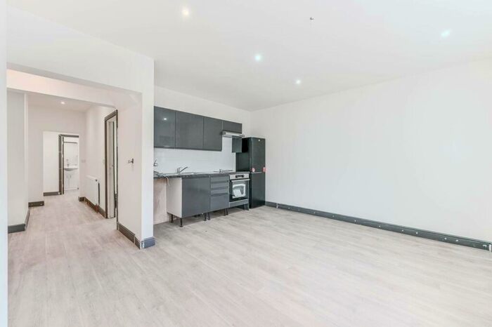 1 Bedroom Flat To Rent In Pawsons Road, Thornton Heath, Croydon, CR0