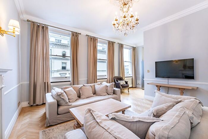 3 Bedroom Flat To Rent In Queen's Gate Gardens, London, SW7