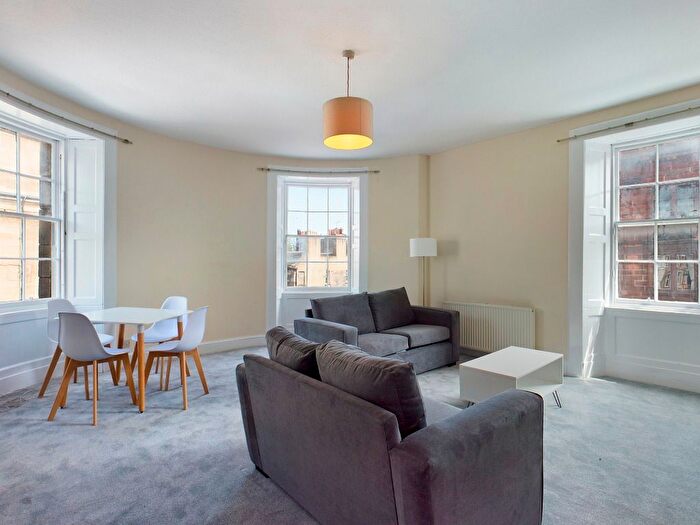 2 Bedroom Flat To Rent In Leven Street, Tollcross, Tollcross, Edinburgh, EH3