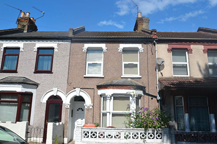 1 Bedroom Flat To Rent In Khartoum Road Flat, Plaistow, London, E13