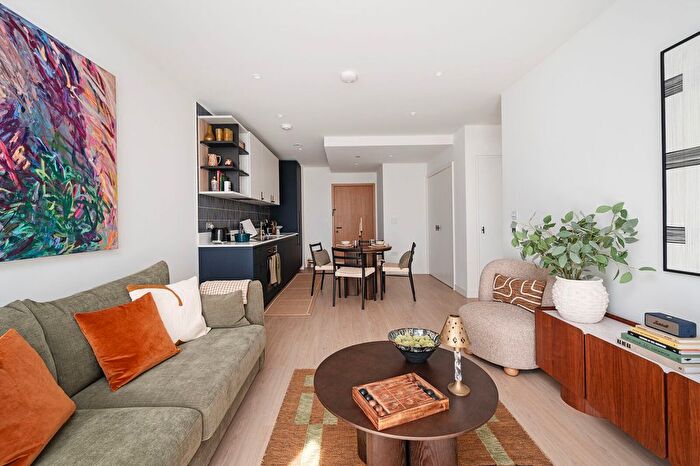 Studio To Rent In Ferry Island, Tottenham, London, N17