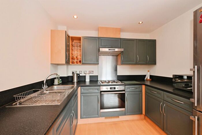 1 Bedroom Flat For Sale In Ottawa Court, Broxbourne, EN10