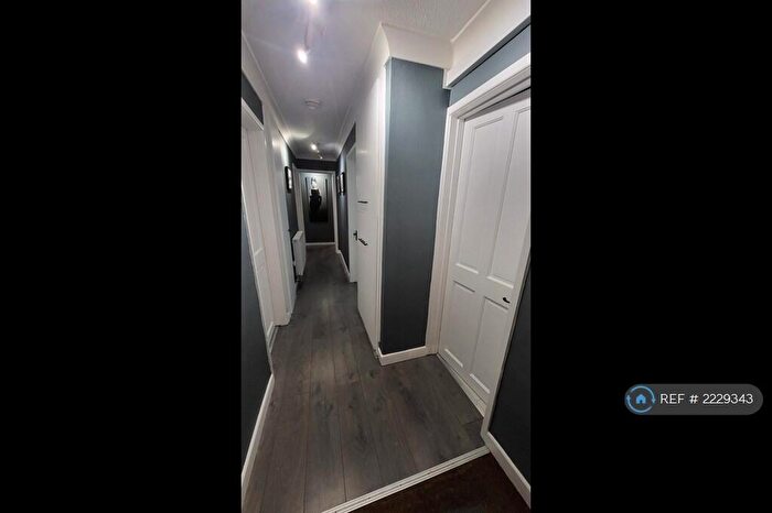 3 Bedroom Flat To Rent In Richmond Park Road, Bournemouth, BH8