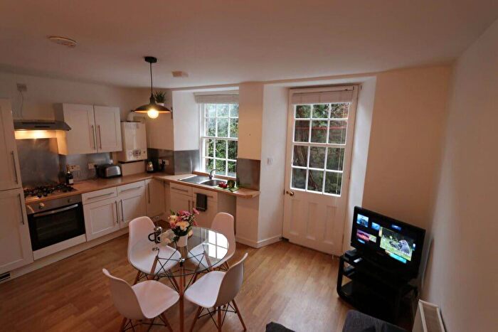 2 Bedroom Flat To Rent In L Pleasance, Edinburgh, EH8
