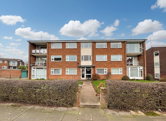 2 Bedroom Flat For Sale In Weydale Avenue, Scarborough, YO12