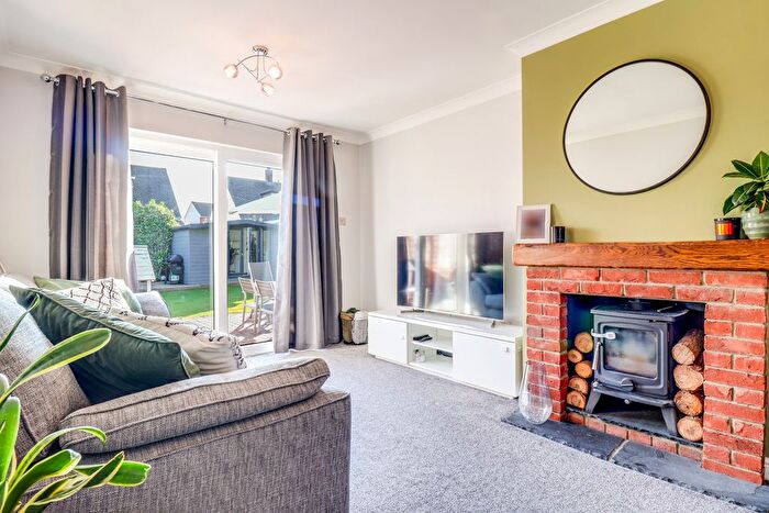 2 Bedroom Semi-Detached House For Sale In Danesfield, Benfleet, SS7