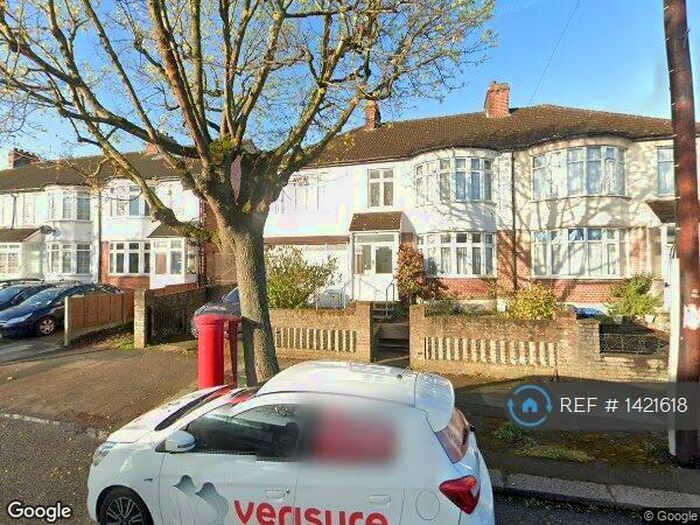 5 Bedroom Semi-Detached House To Rent In Trent Gardens, London, N14