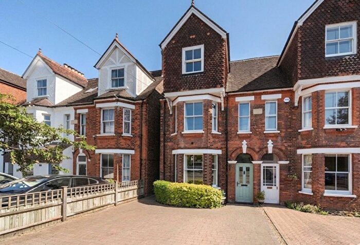 5 Bedroom Semi-Detached House For Sale In Hadlow Road, Tonbridge, TN9