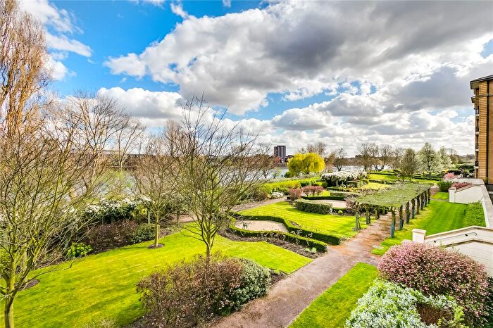 2 Bedroom Flat To Rent In Wyatt Drive, Barnes, SW13