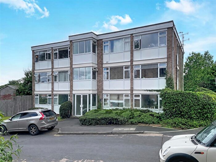 2 Bedroom Apartment For Sale In Alpine Court, Kenilworth, CV8