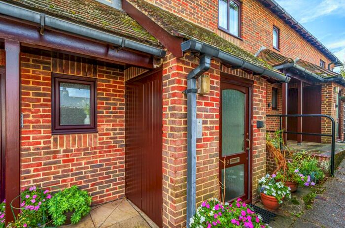 1 Bedroom Flat For Sale In White Horse Court, Storrington, RH20