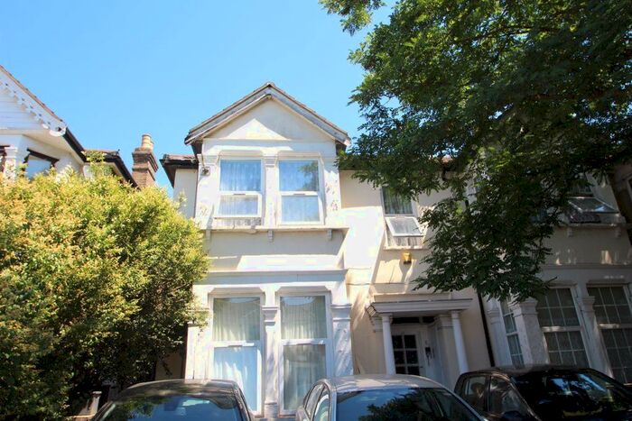 1 Bedroom Flat To Rent In The Drive, Cranbrook, Ilford, IG1