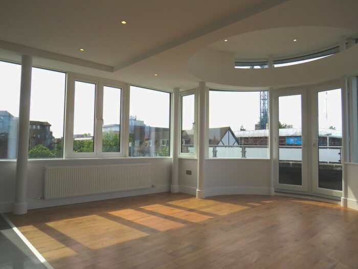 2 Bedroom Flat To Rent In Bishopric, Horsham, RH12