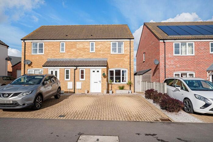 3 Bedroom Semi Detached House For Sale In Pritchard Close, Oulton, NR32