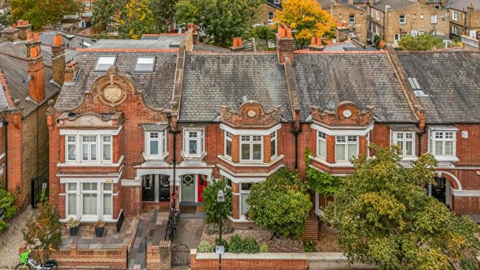 2 Bedroom Maisonette For Sale In Cowley Road, Mortlake, SW14