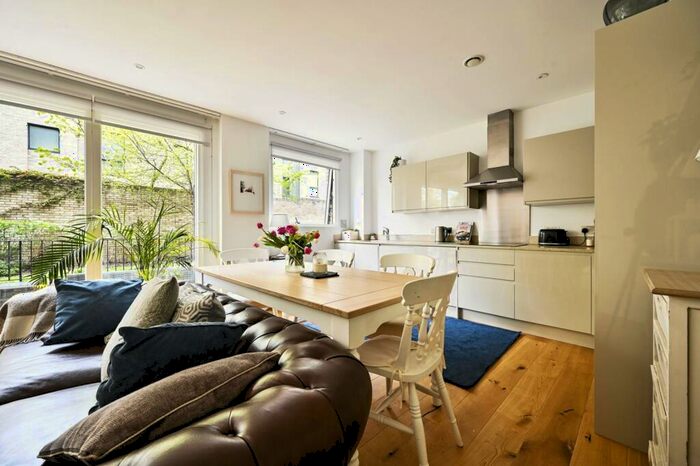 2 Bedroom Flat To Rent In Cambridge Avenue, North Maida Vale, London, NW6