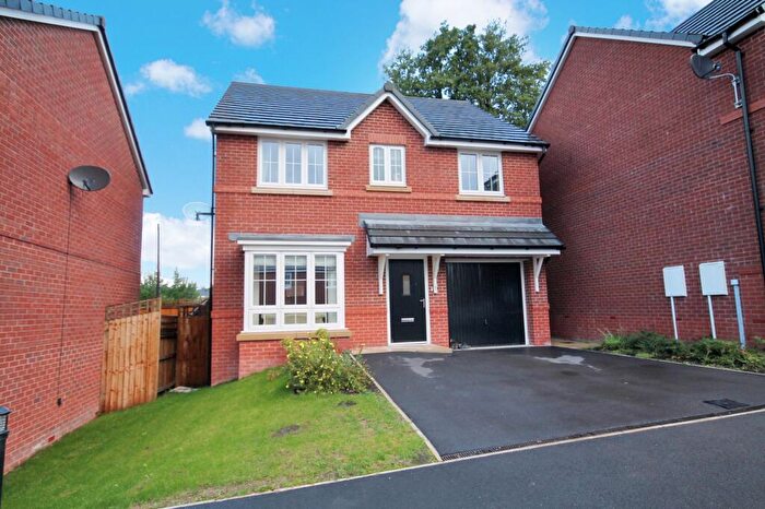 4 Bedroom Detached House To Rent In Tarnside Close, Rochdale, OL16