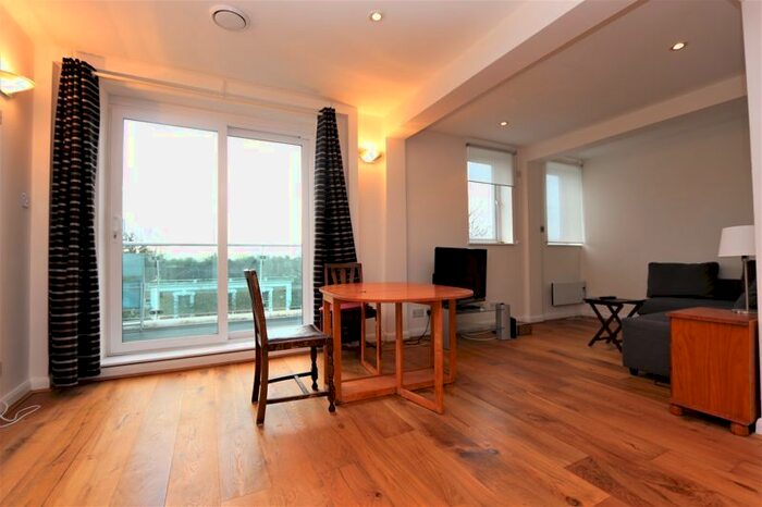 3 Bedroom Flat To Rent In Sydney Road, Enfield EN2